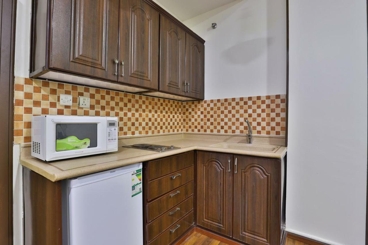 Oyo 288 Diafati Residential Units Hotel Nadinah Bagian luar foto